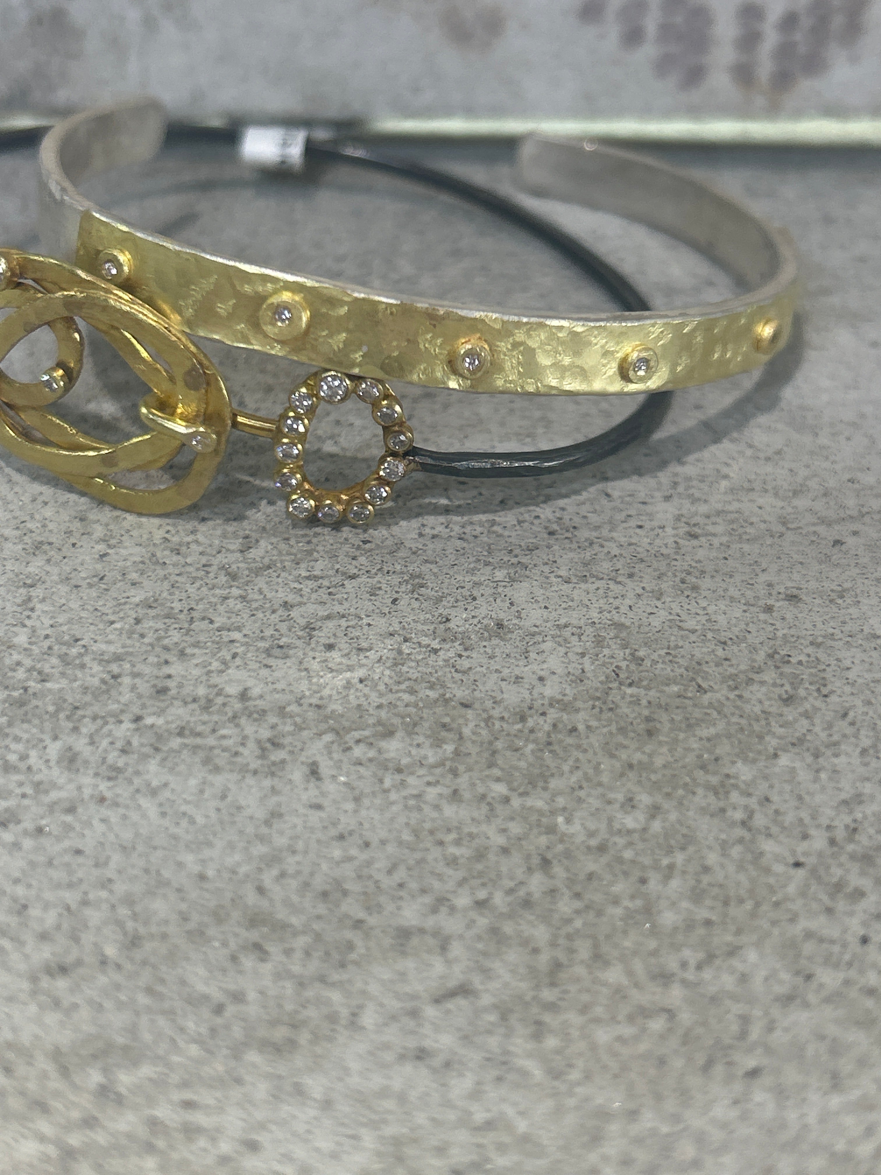 Golden Knot & Halo Bracelet