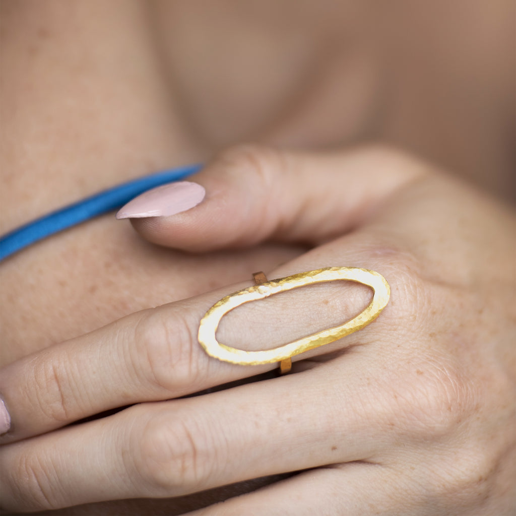 Hollow oval ring