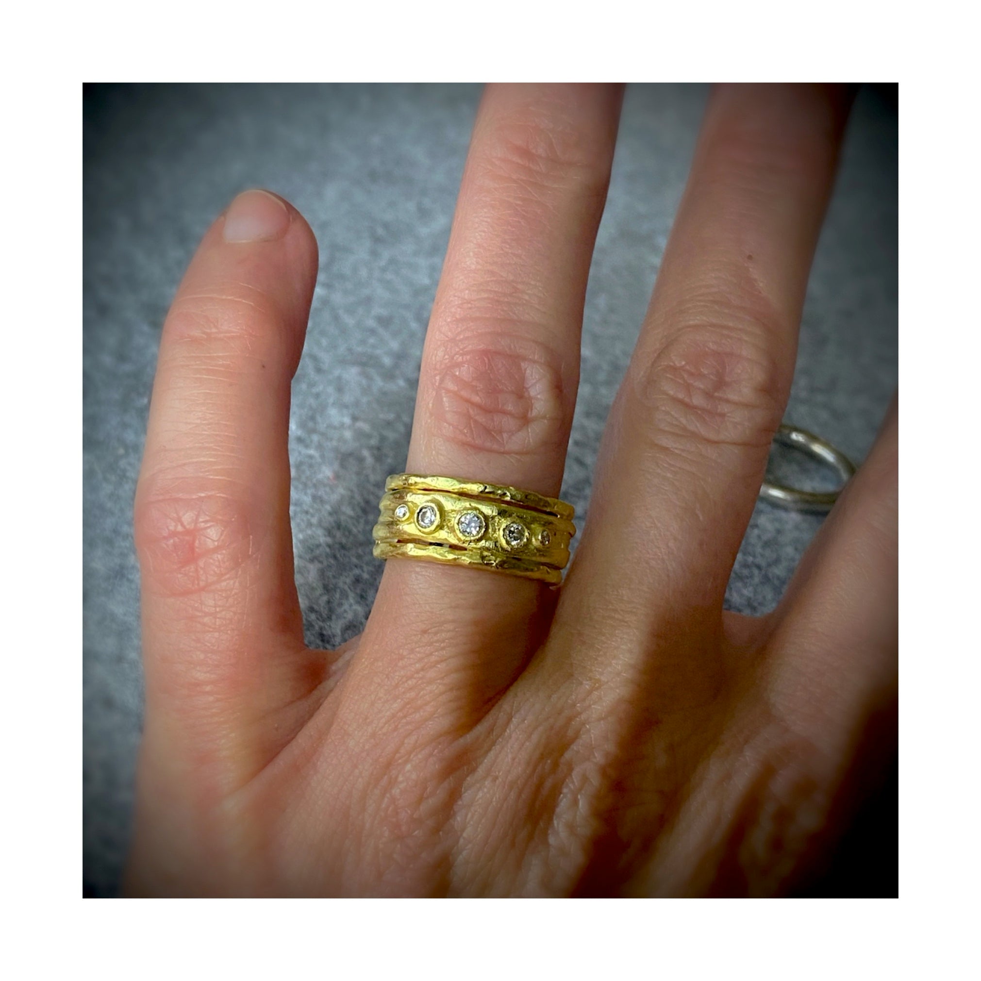 Diamond rough band